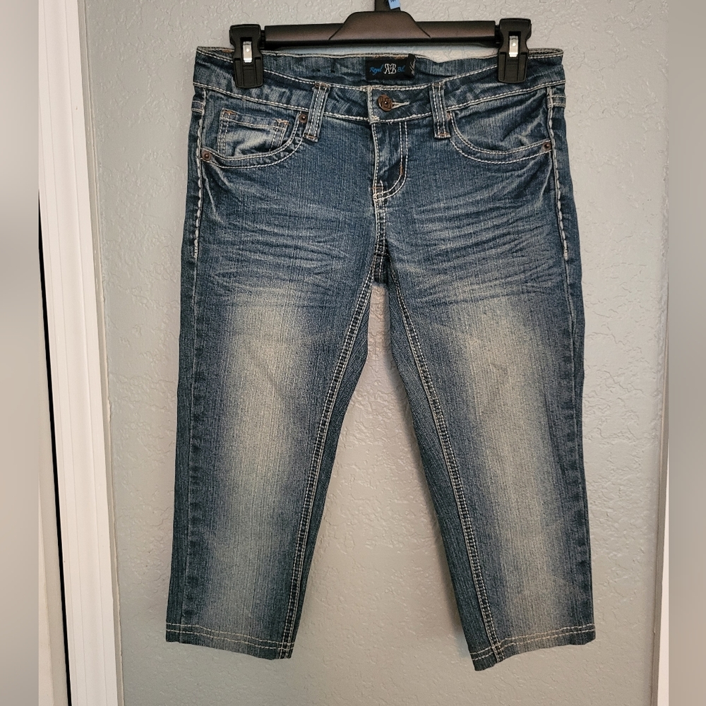 Crop Jeans Capri with Embroidered pockets